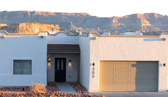 Amazing Lake Powell Views, Scenic location, dark sky area, and boat parking