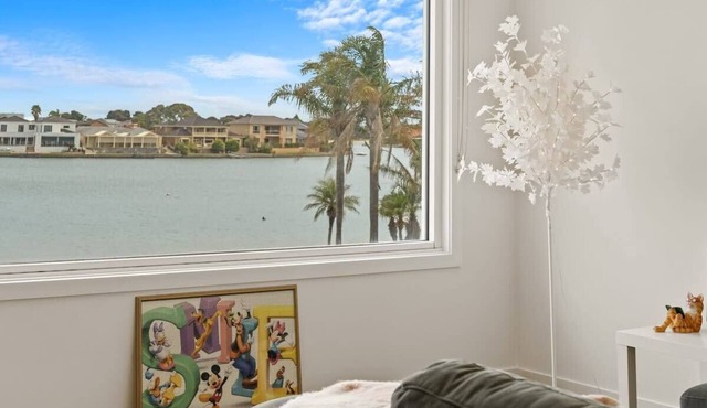 Amazing Lake View family-friendly Holiday Home