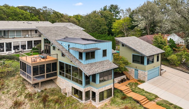 Amazing Lake Views, Beach Access, Hot Tub, Fire Pit, Screened Porch & Game Room