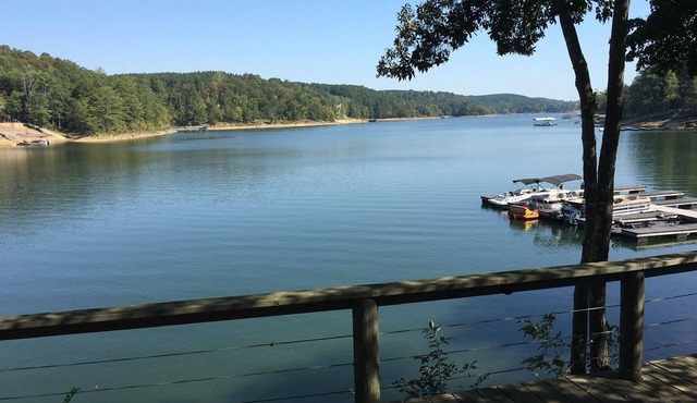 Amazing LAKEFRONT 4 bedroom at Silverock Cove on Smith Lake
