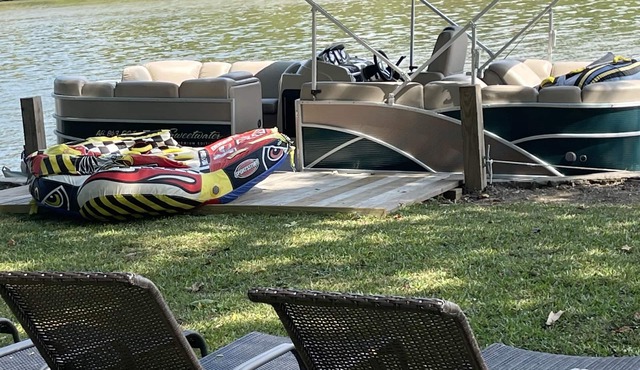 Amazing lakefront house- DISCOUNTED RATES!