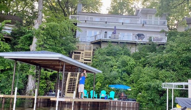 Amazing Lakefront House with all the Amenities!