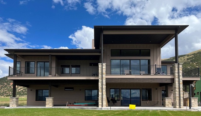Amazing lakefront home with private beach, boat ramp, courts & fireplace