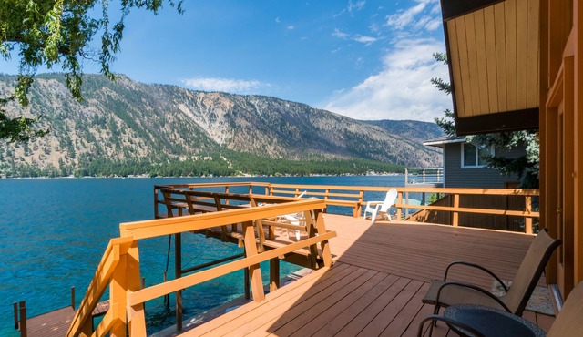 Amazing lakefront home with 140-feet of waterfront, WiFi, & enclosed yard