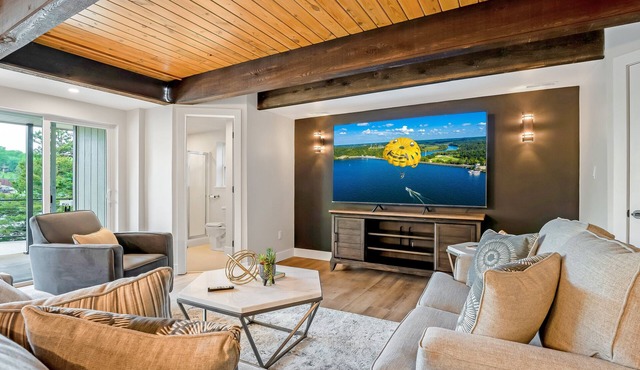 Amazing Lakefront Paradise With Perfect Location