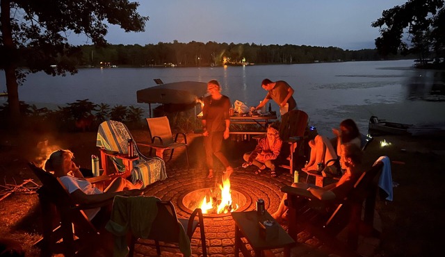 Amazing Lakefront Property - Sleeps 13!