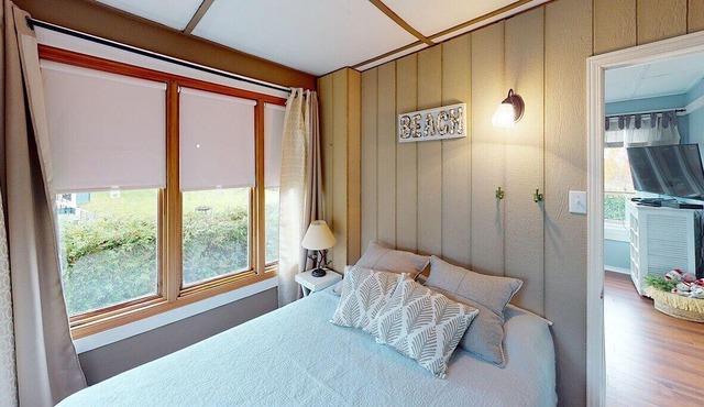 Amazing Lakeview-Cozy Cottage- Private Beach AccessnSleeps 6