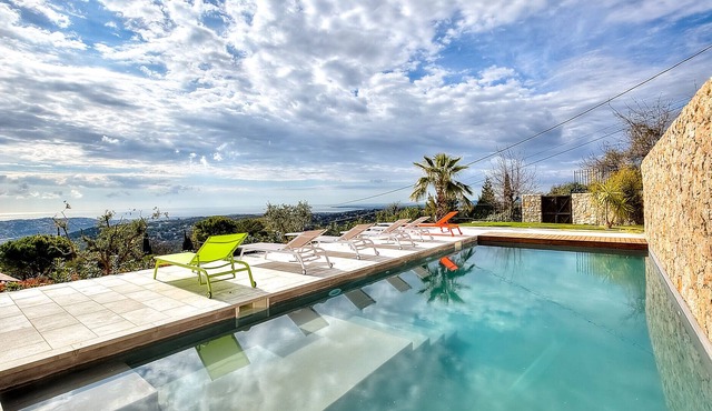 Amazing Large family property with pool, tennis court and panoramic sea view