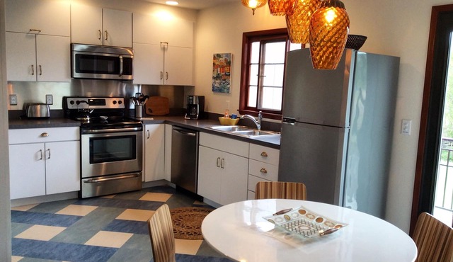 Amazing Lighthouse Views and Delightful Decor!