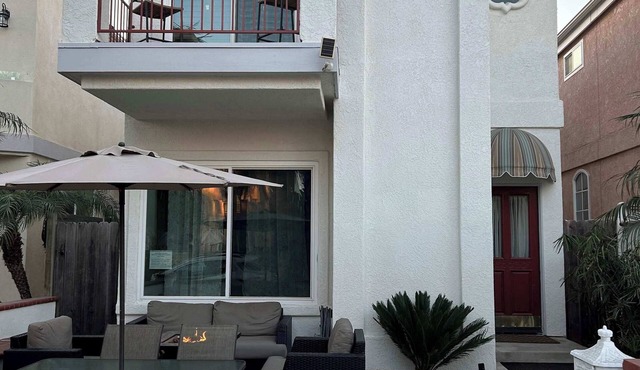 Amazing location partial ocean view w/AC steps to sand, main St. pier & shops.