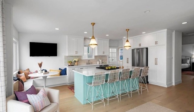 Amazing location! Luxurious ocean view cottage