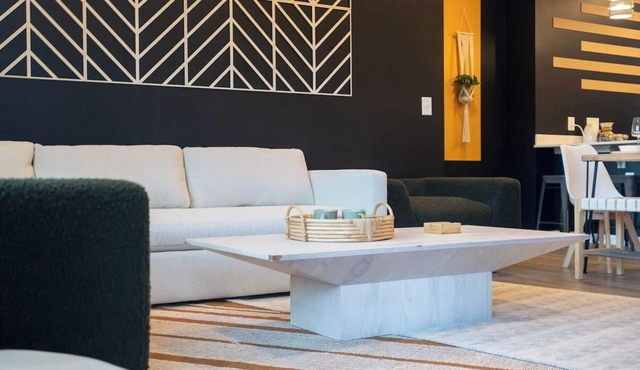 Amazing location, 2 King beds, Modern loft