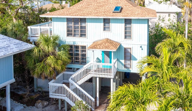 Amazing Location! Central to Everything Captiva Has to Offer!
