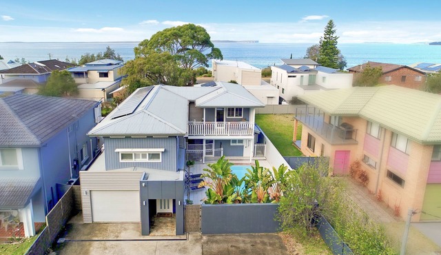 Amazing location, close to Moona Moona Creek, beach, restaurants, cafes