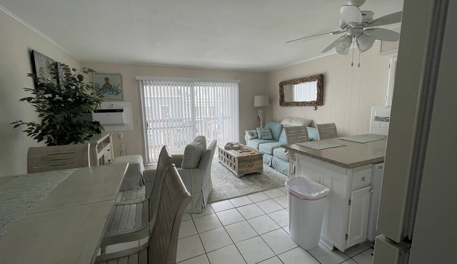 AMAZING LOCATION! JUST STEPS FROM THE BEACH! MINI WEEKS AVAILABLE!