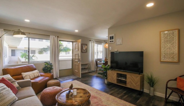 Amazing Location,Pool,Walk to Beach & Restaurants!