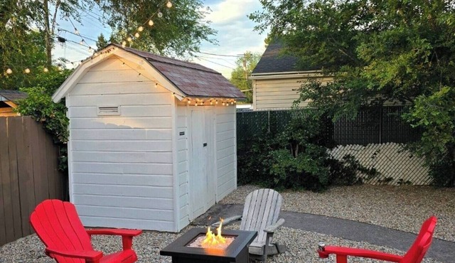 Amazing Location Near Downtown & Airport w/Hot Tub, Hammocks, Fenced Yard, & BBQ