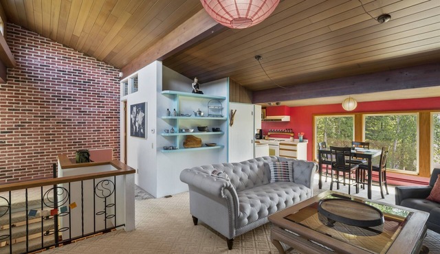 Amazing Loft in the Heart of Town