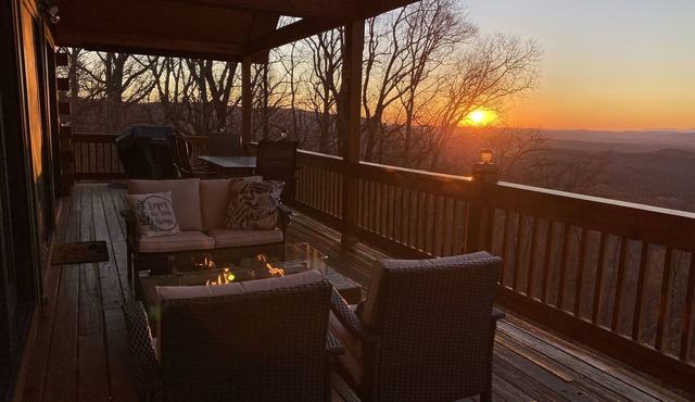 AMAZING Log Cabin off Blue Ridge Parkway with Mountaintop Views over Mt Airy