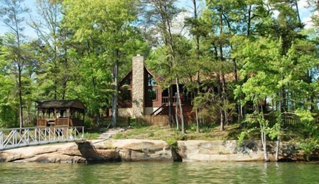 Amazing Log Cabin on the Water!