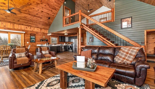 Amazing Log Cabin with Beautiful Views at Apple Canyon Lake