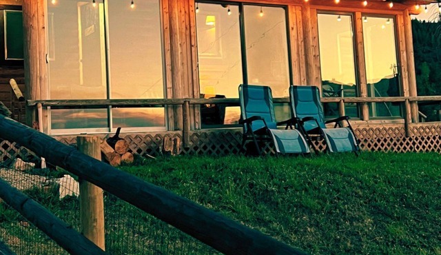 Amazing Log Cabin with Stunning Views in Conner, Montana