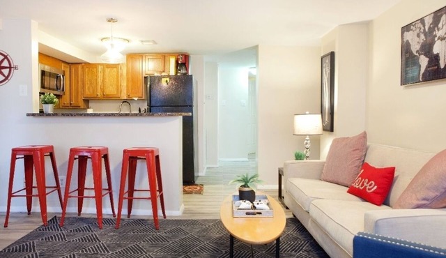 Amazing Logan Circle 2 Bdrm Bsmt Apt/Convention Center.