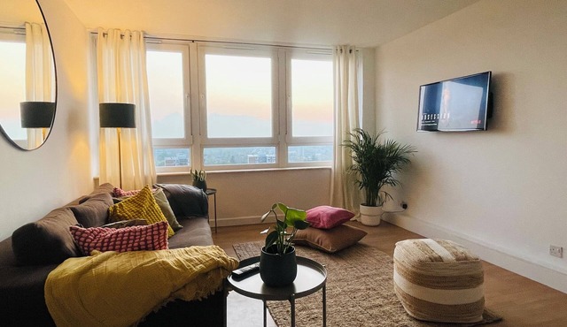 Amazing London Views and Sunsets, v Peaceful Space