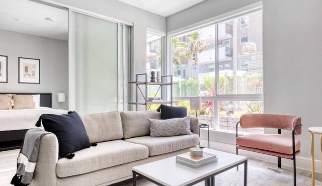 Amazing Long Beach 1BR w/Pool & Gym, walk to Ocean Blvd, by Blueground