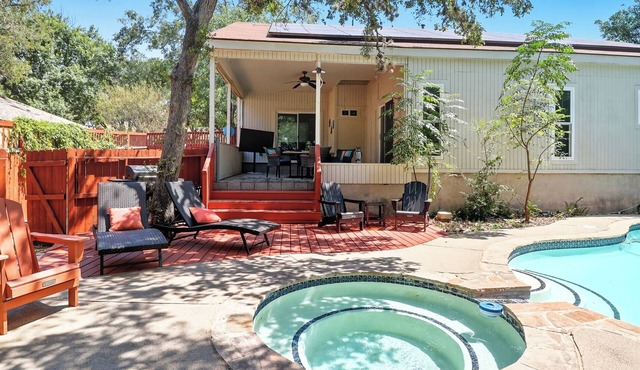 Amazing luxe home with Heated Pool, Jacuzzi, Fire Pit, near Airport & Sea World