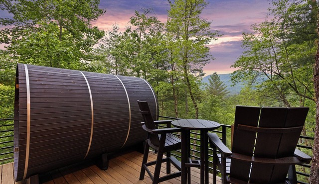 Amazing Luxe Treehouse! New Sauna! Kid's utopia! Paradise!