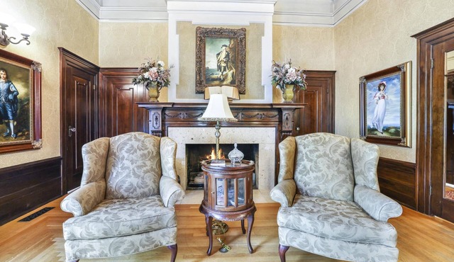 Amazing, luxurious, historic home in downtown Gooding, close to EVERYTHING!