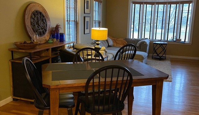 Amazing luxury loft in Armory District - open floor plan & luxury furnishings