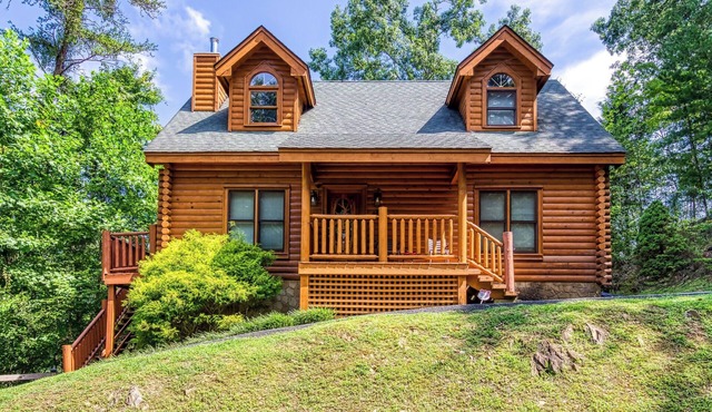 Amazing Luxury Log Cabin! Great Living Space! Mountain Views! 2 Jacuzzi Tubs!