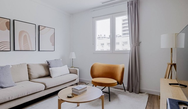 Amazing Madrid Río 3BR, by Blueground