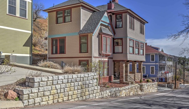Amazing Manitou Retreat, Trails, Shopping and Dining Walk to Incline and Cog Railway, AC, Wifi,Grill