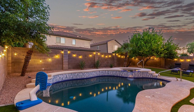 Amazing Modern 5/4 with Heated Pool Golf Community