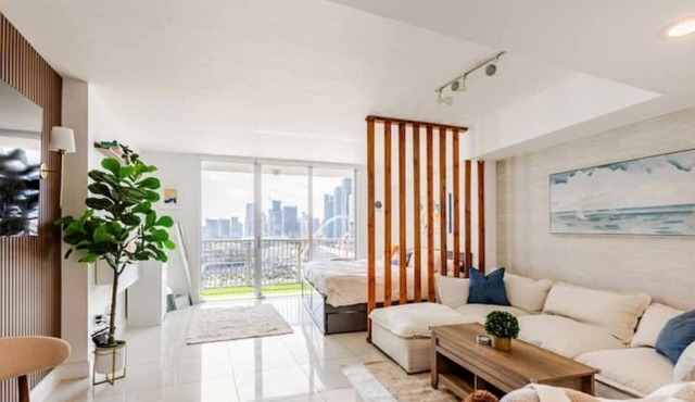 Amazing Modern Condo w Stunning City Views of Miami