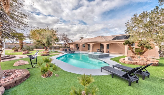 Amazing Modern House! Big Backyard Big pool 5 Bedrooms 2 Masters 3 Bathrooms