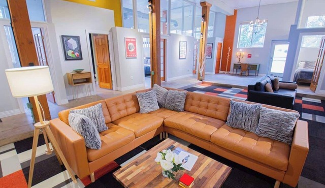 Amazing Modern Loft in Rino Art District-Four King