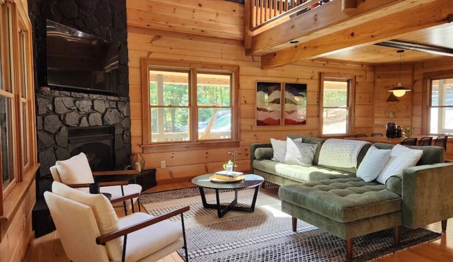 Amazing Mountain Views + Hot Tub