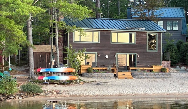 Amazing Mountain View’s. 50' from the water. Sleeps 10.
