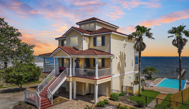 Amazing Navarre Getaway, Incredible Views, Amenities!