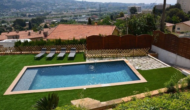 Amazing new 3 rooms - WIFI - AIRCON - SWIMMING POOL - GARDEN