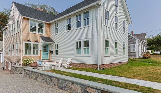 AMAZING NEW HOME, STEPS FROM LIGHTHOUSE BEACH!
