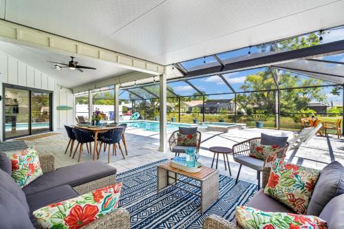 Amazing NEW saltwater pool/spa close to AMI & IMG!