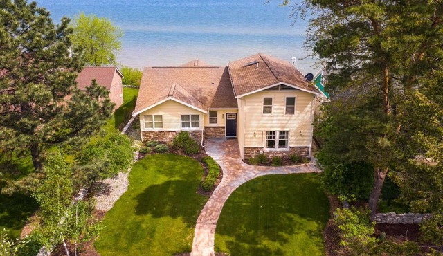 Amazing North Shore Sandy Beach Front Home!