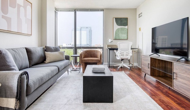 Amazing Oak Park 2BR w/ Lounge & Rooftop, 3 blocks to L, by Blueground