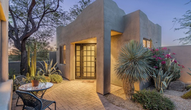 Amazing Oasis w/Stunning Views & Private Hot Tub in Scottsdale, AZ!