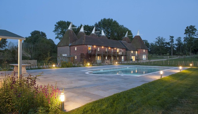 Amazing Oast House by Bloom Stays - sleeps 22